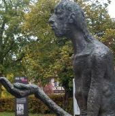 Fritz Nuss - Heiliger Martin mit Bettler - Sindelfingen - vor der Martinskirche